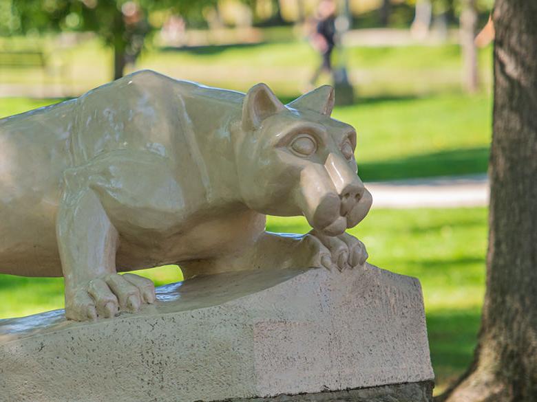 The Lion Shrine on the <a href='http://y88qw.goudounet.com'>十大网投平台信誉排行榜</a>阿尔图纳分校 campus